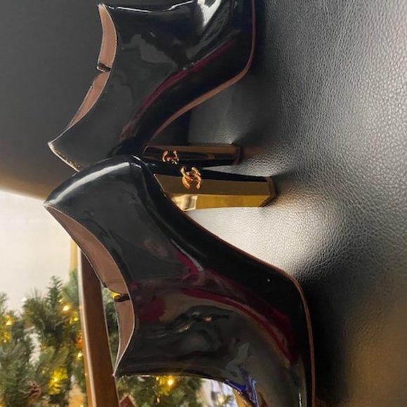 Authentic Chanel Patent Leather 4"--Beautiful shoes!! - Picture 4 of 7